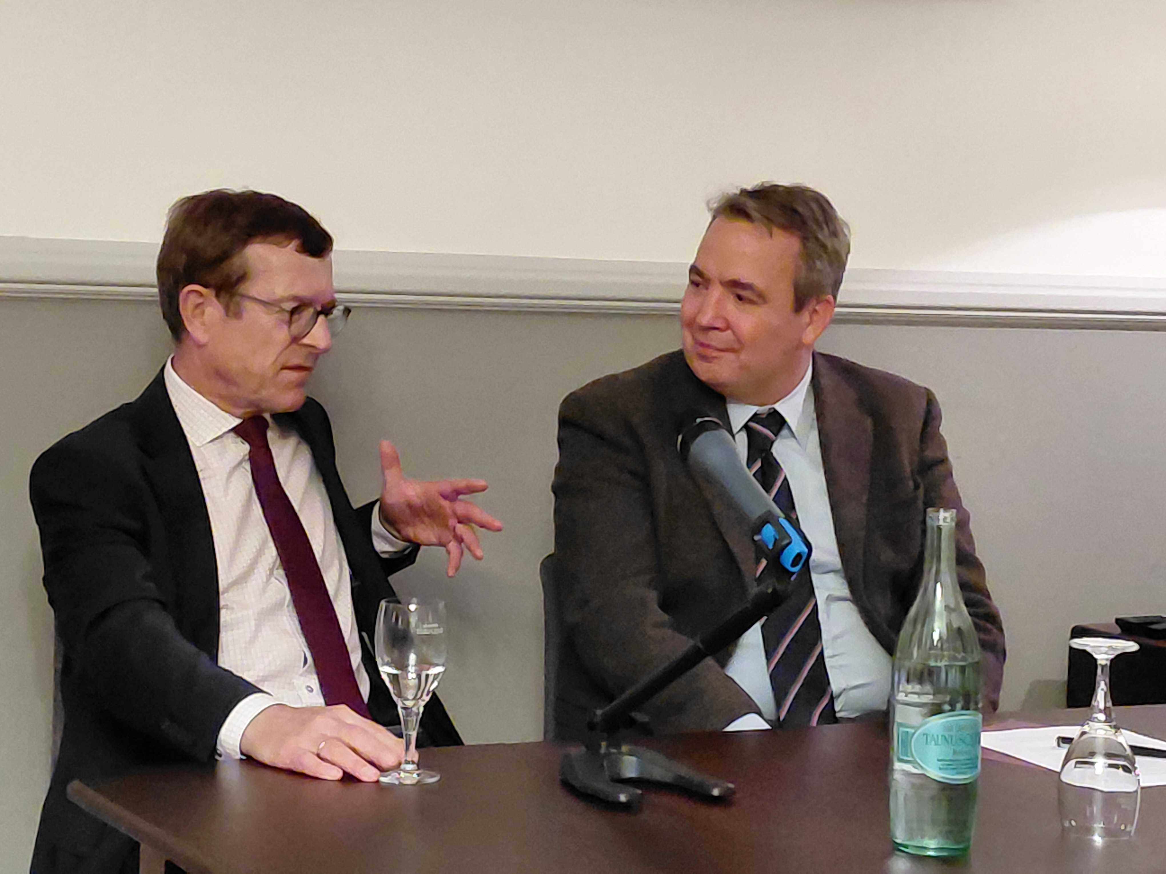 Thomas Dreesen (rechts) im Gespräch mit Christoph von Marschall